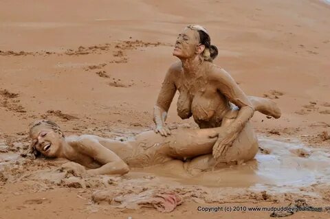 Katerina Stankova голая в грязи. 