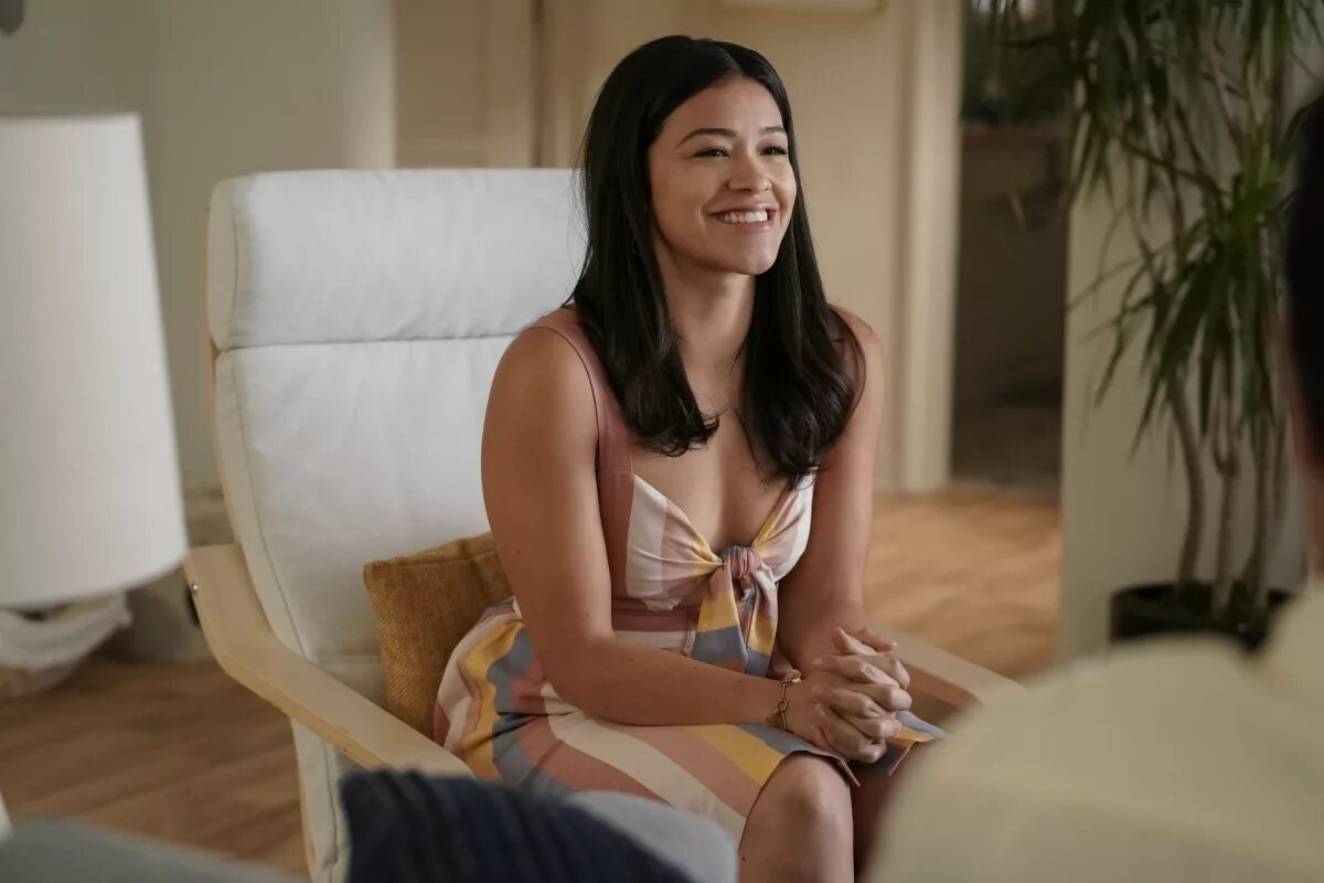 Jane back. Джина Родригез сехх. Jane the Virgin.