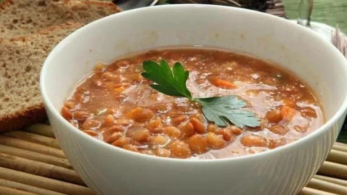 Чечевица без мяса. Красная чечевица похлебка. чечевичный супчик. суп чечевичный восточный. красная чечевичная похлебка.