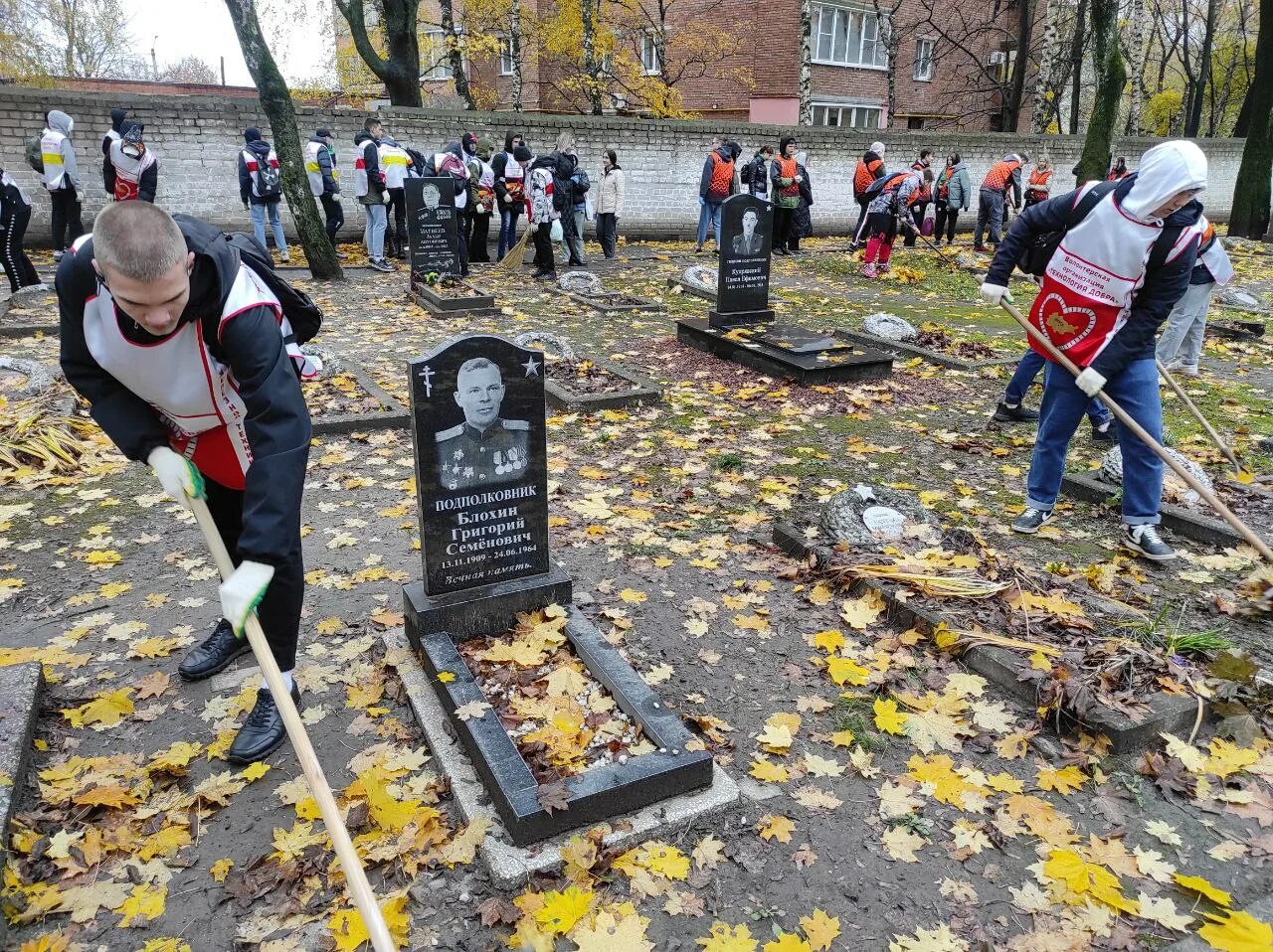 Последние новости в курске о войне. Мемориал павших в г. Курске. Детчино памятник захоронения. Памяти павших военных на Украине. Учкекен• мемориал погибшим в годы Великой Отечественной войны.