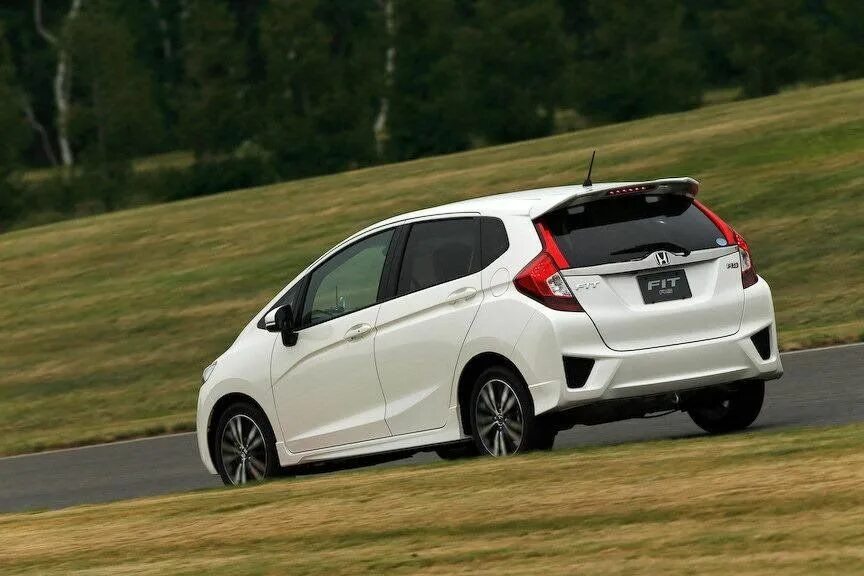 Хонда фит 2015. Honda Fit RS 2014. Хонда фит 2015 RS. Хонда фит РС 2015. Фит гибрид 2014