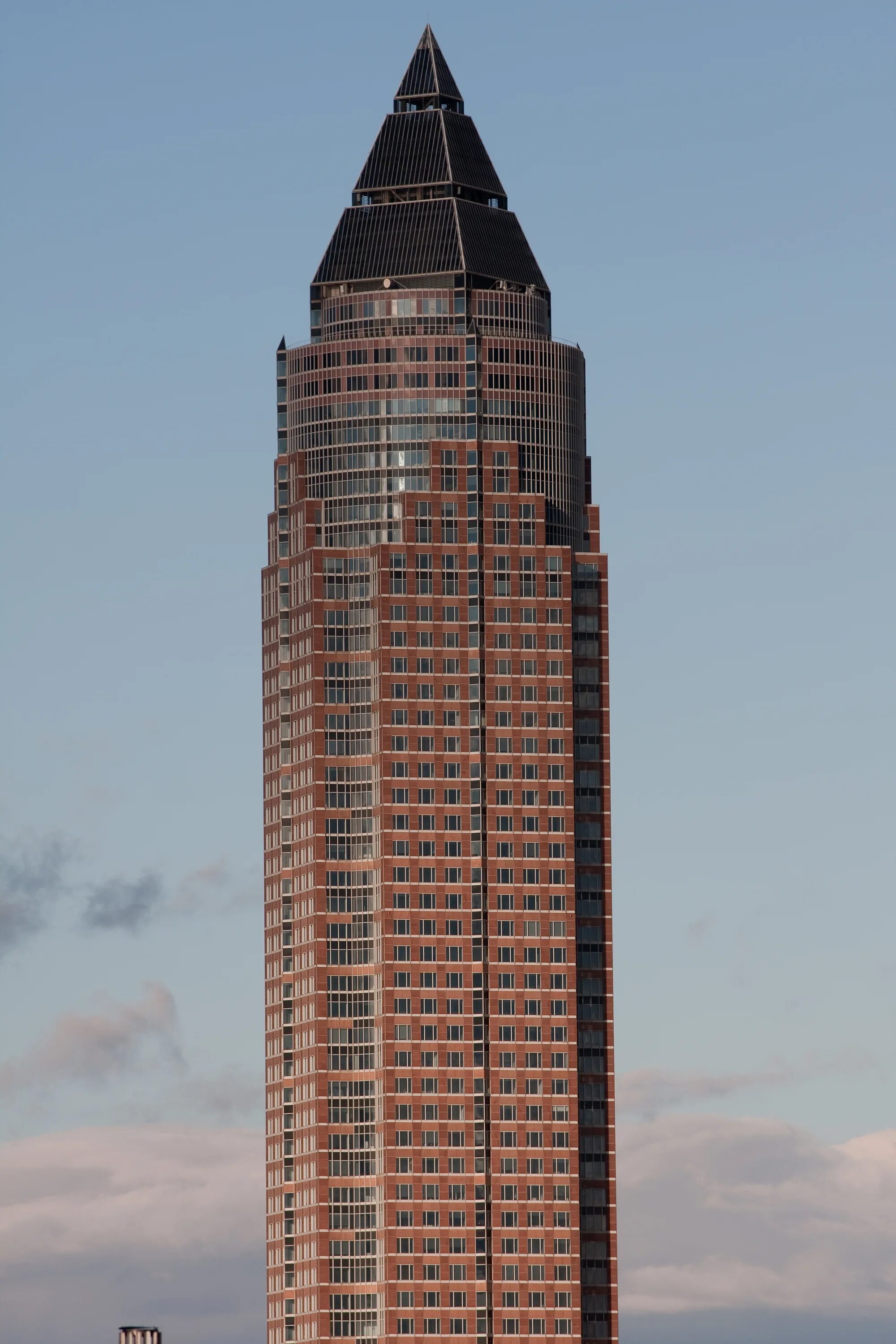 Башня выставочная. Мессетурм Франкфурт-на-Майне. Messeturm во Франкфурте. Ярмарочная башня во Франкфурте-на-Майне. Небоскреб Мессетурм.