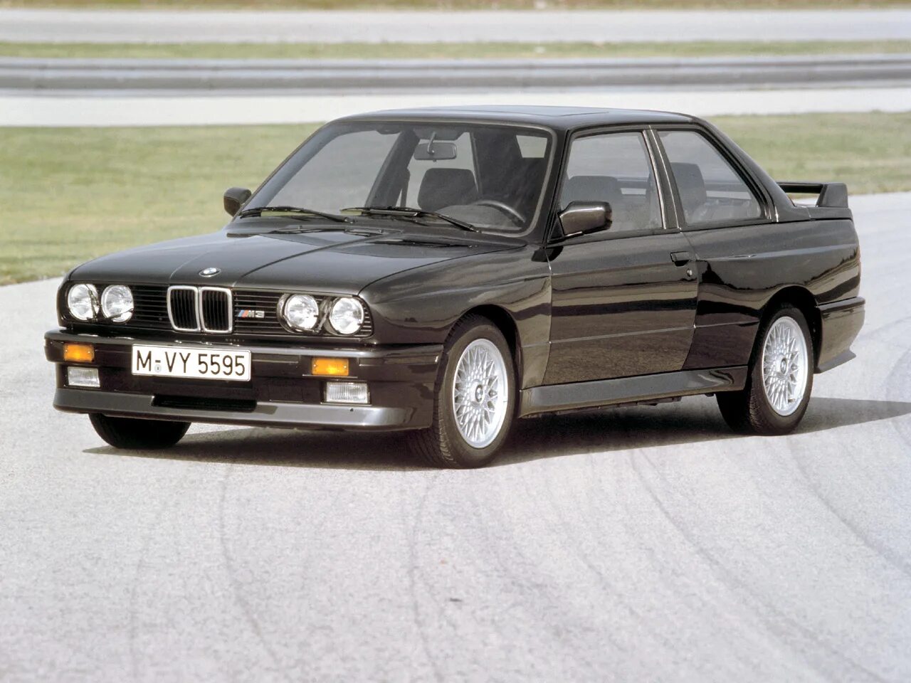 Включи 3 90. BMW m3 e30 Coupe. BMW 3 e32. BMW e30 m3 EVO. BMW m3 e30 1986.