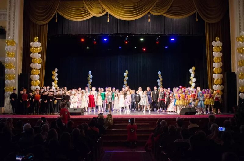 ддт союз выборгского района. ддт союз выборгского. ддт союз выборгского. веселый ребенок красном. ддт союз выборгского.