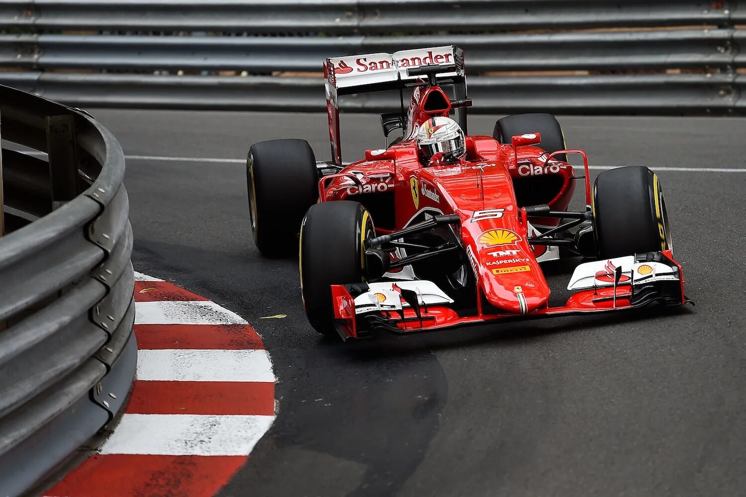 Гран при саудовской аравии формула 1. Маруся f1 team. Лотус рено ф1. Ф 1 дв. Формула 1 рено 2010.