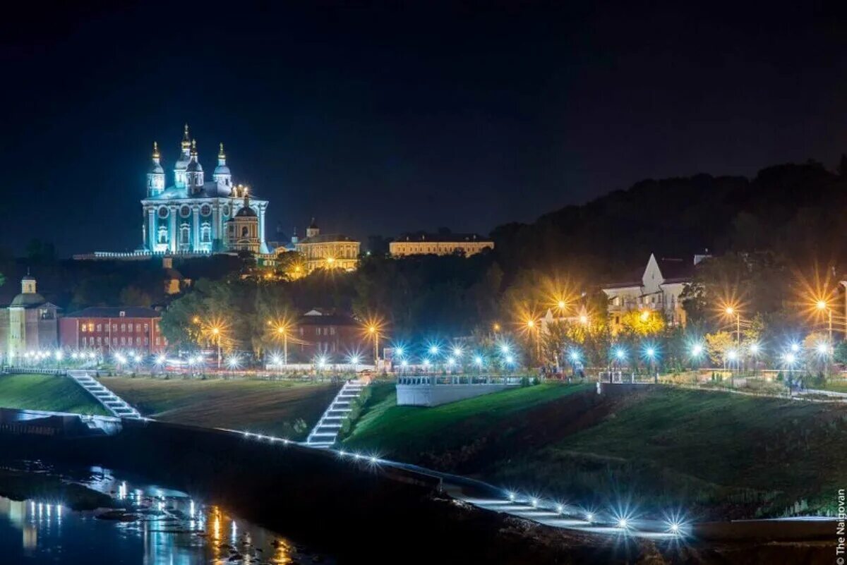 Смоленск набережная собор. Смоленская крепостная стена. Смоленск центр города. Куда сходить в смоленске сегодня. Макеты смоленских достопримечательностей.