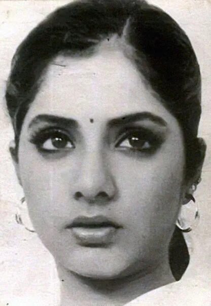 П дивья. Divya bharti. дивья бхарти индийская актриса. дивья сатьярадж. дивья бхарти открытки.