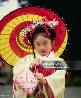 Орыс порносы: Бастық өз хатшысына колготки киіп, артынан жасырынып келді.