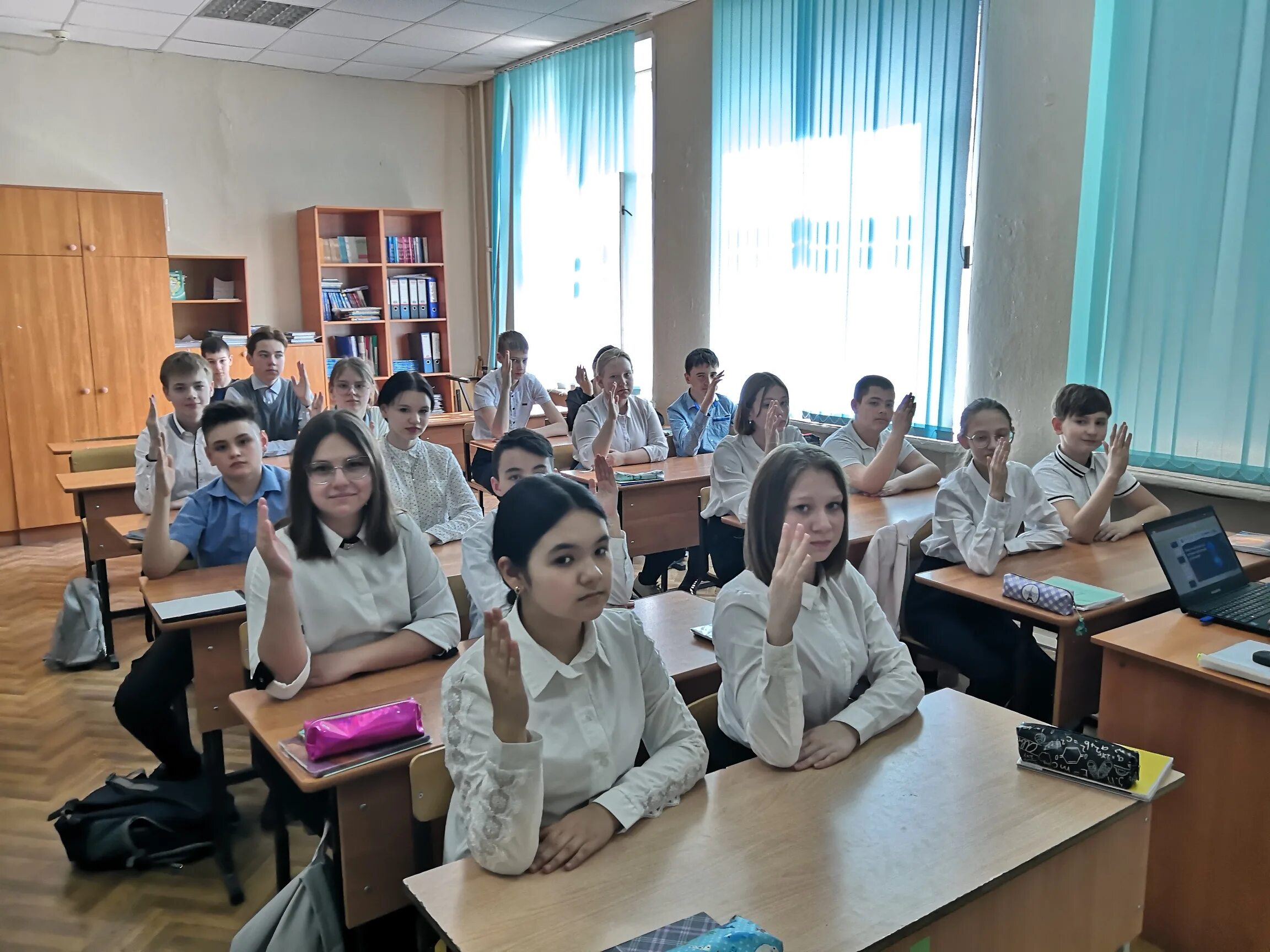 4б школа 1. г томск школа 15. школа 27 серов. зарядка с чемпионом. занятия в школах 15 февраля 2024.