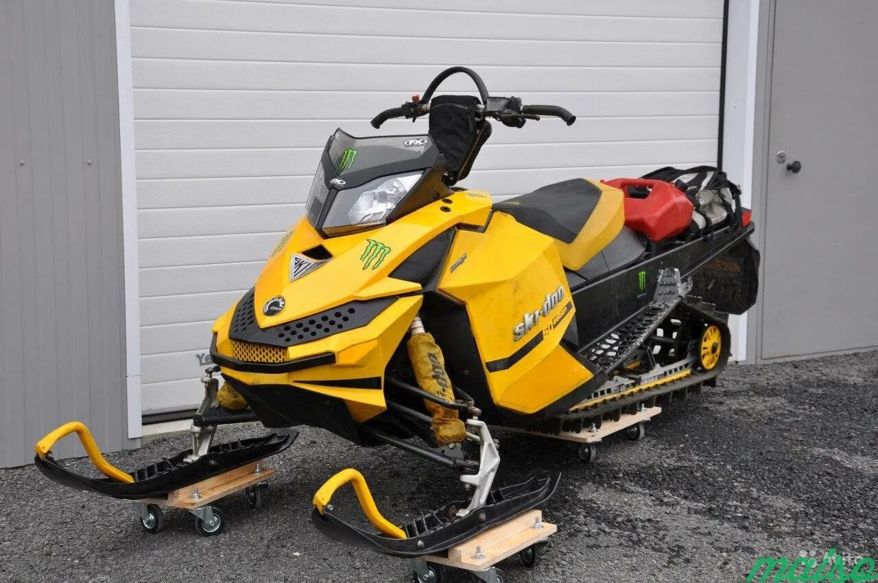 Купить снегоход саммит. Ski Doo Summit 800r. BRP Ski-Doo Summit 800. BRP саммит 800. Снегоход BRP Summit 800.