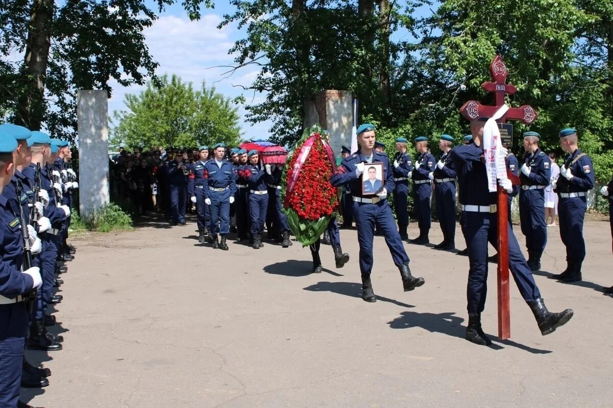 Перекресток улица. Подслушано узловая. Въехал в дом. Узловая случай. Узловая ул фрунзе.