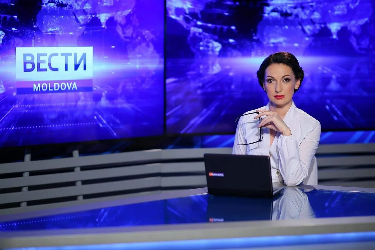 Первая новост. Ведущая РТР Молдова. Телеведущая канала Moldova 1. Новости вести. Программа вести.