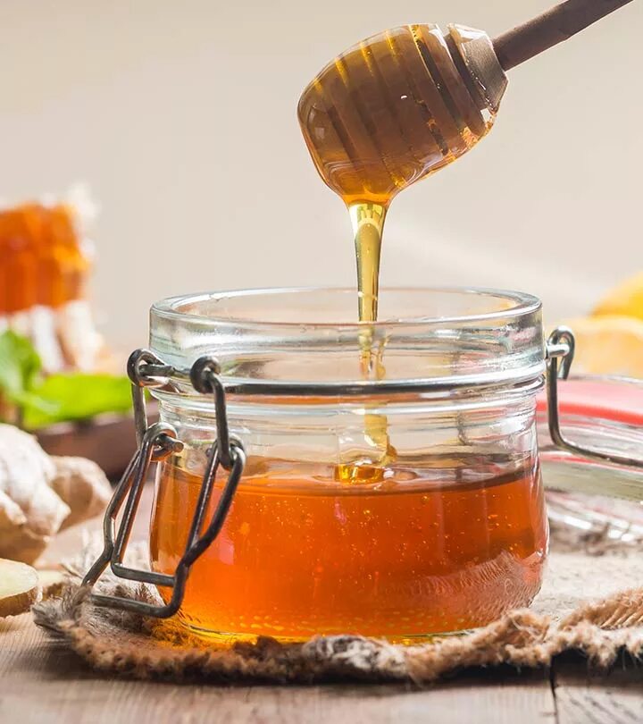 Можно диабетикам есть мед. Мед. Мед домашний. Свежий мед. Кушает мед.