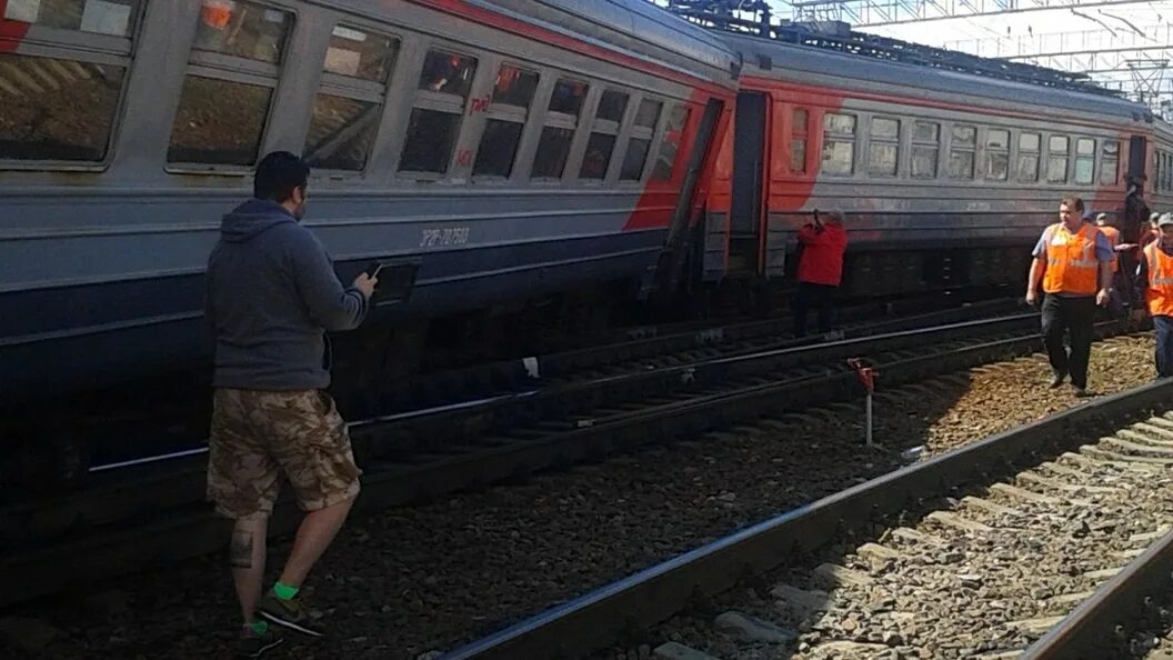 Вокзал города курска. Вокзалы в москве на курск. Железнодорожная курский завтра. Курский вокзал железная дорога. Курский вокзал поезда.