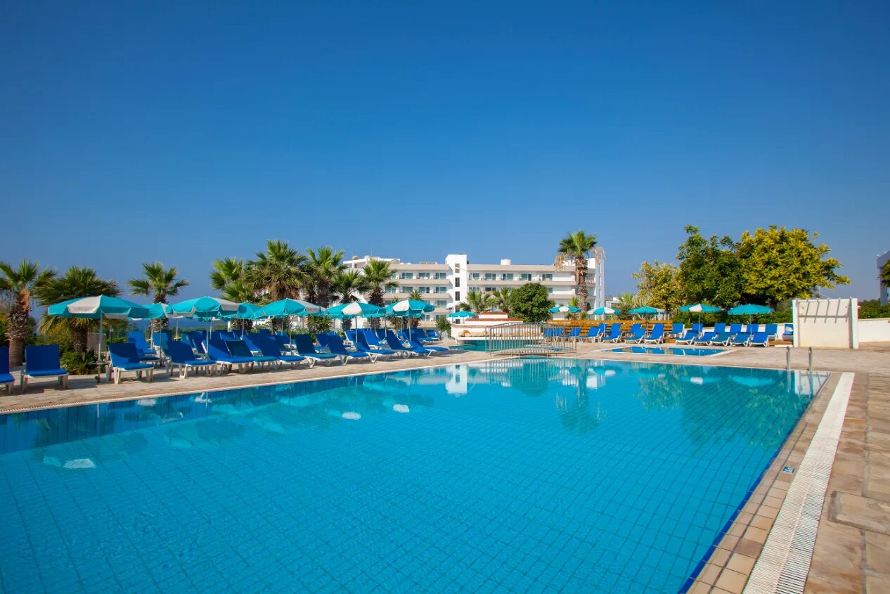 Atlantica sungarden beach ayia napa. Айя напа фото. Отель павло напа кипр. Petrosana hotel apts 3*. Атлантика сангарден бич.