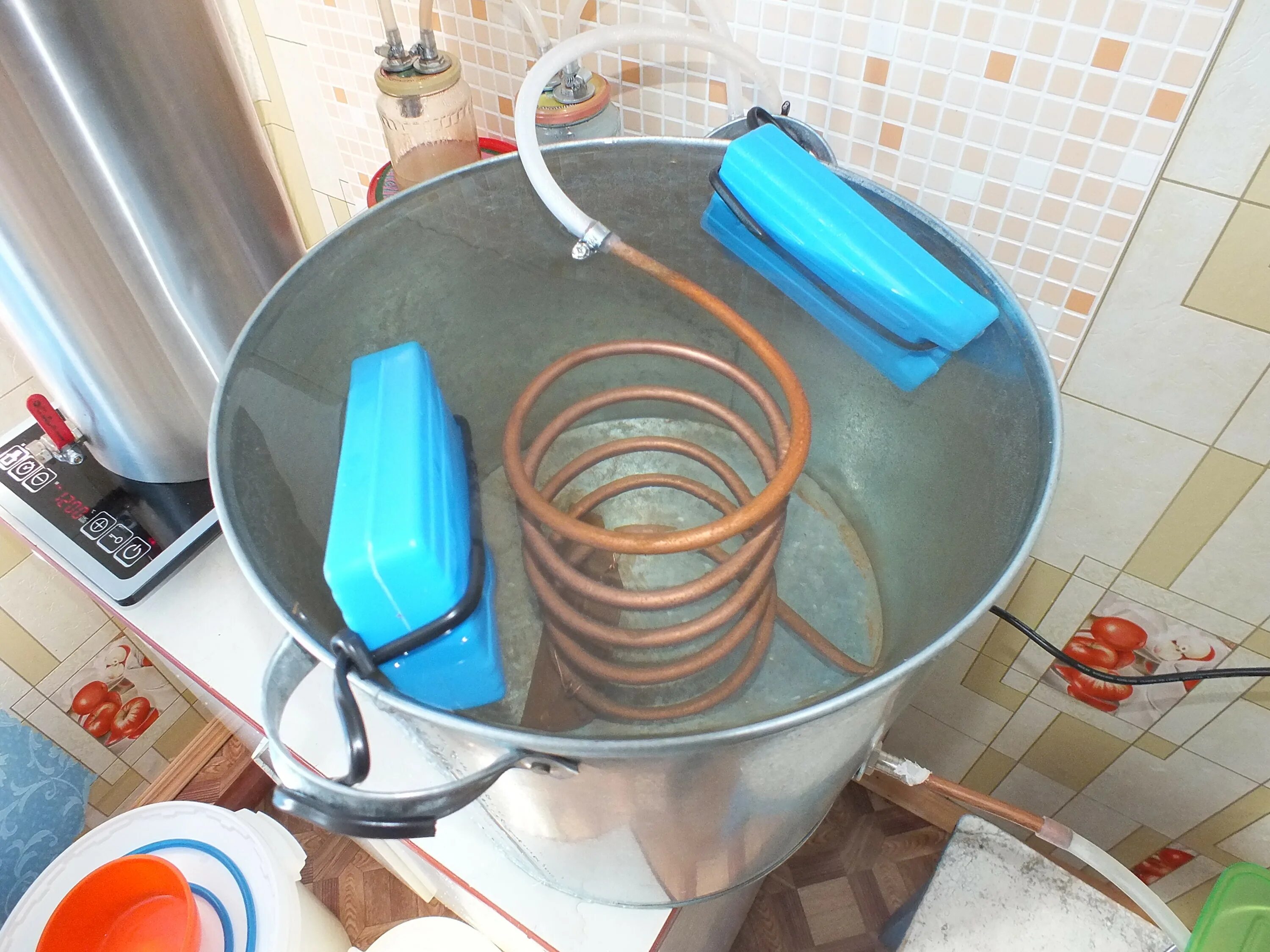 Мсд самогонный аппарат. Самогонный аппарат без проточного охлаждения с сухопарником. Самогонный аппарат для перегонки бражки. Самодельный непроточный самогонный аппарат. Как делаются аппараты.