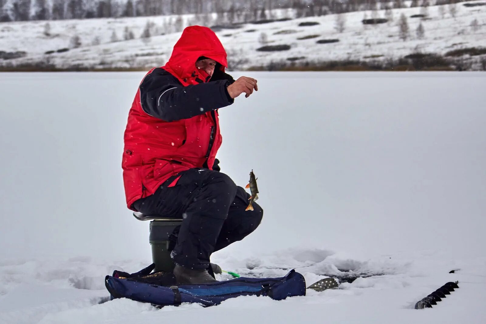 Диалоги о рыбалке зимой. Троицкий пруд рыбалка. Рыбалка в Кемеровской области зимой. Зимняя рыбалка в городе Лукоянове 2021г.