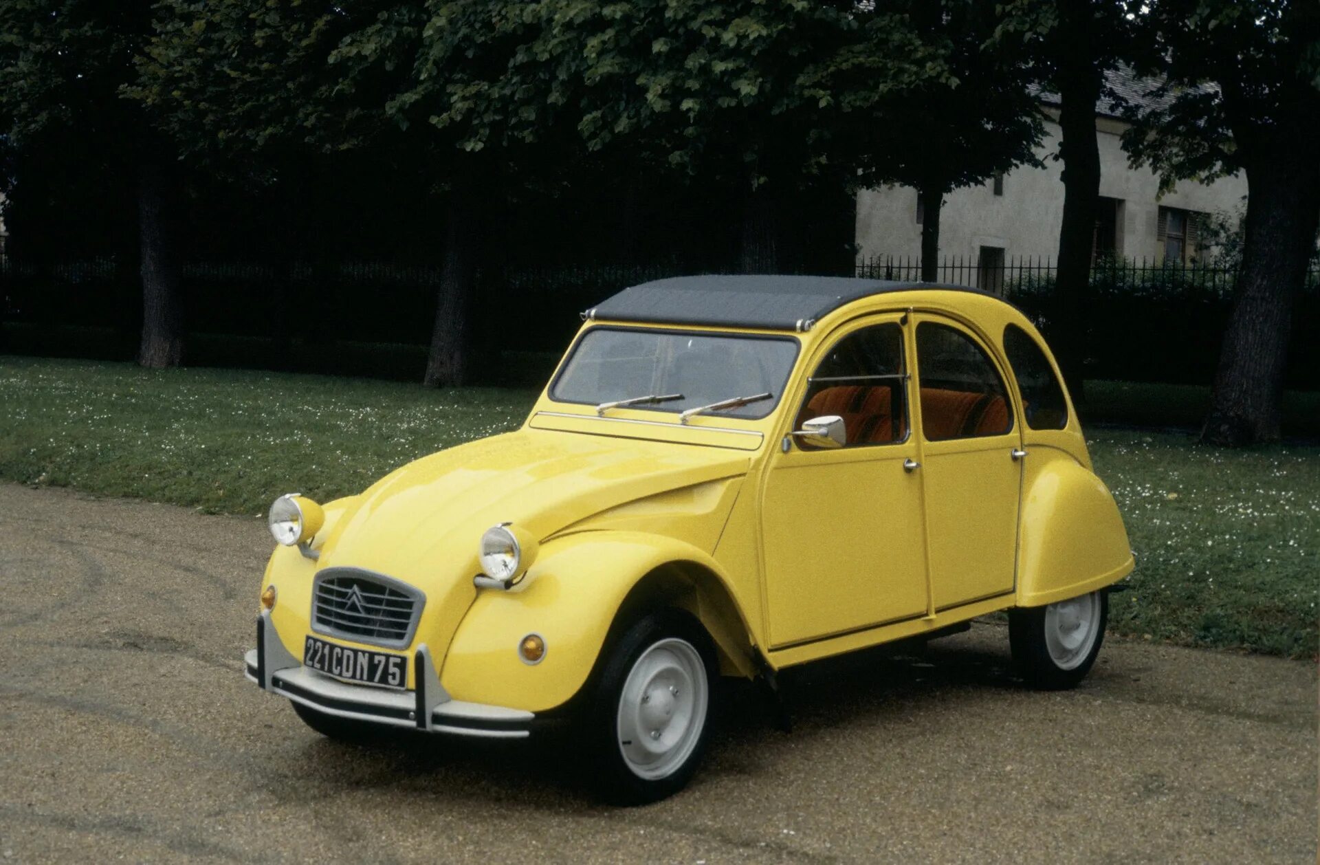 Citroen 2cv type-a `54. Французское авто 7 букв. Ситроен 1955 2cv. Citroen 2cv 2. Французский сайт детские машинки.