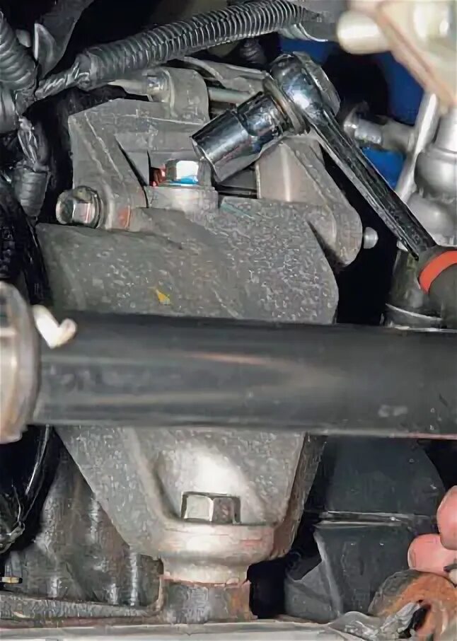 Привод генератора лачетти. Снятие генератора шевроле лачетти 1. 4. Как снять генератор на шевроле лачетти. Болт крепления генератора лачетти 1.