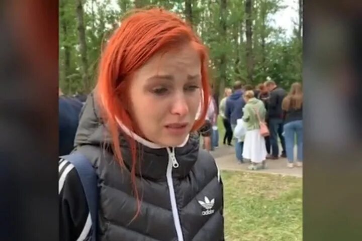 Рыжая девушка из Белоруссии рассказала о избиение. Цыгане за айфон видео пустили Славянку по кругу видео.