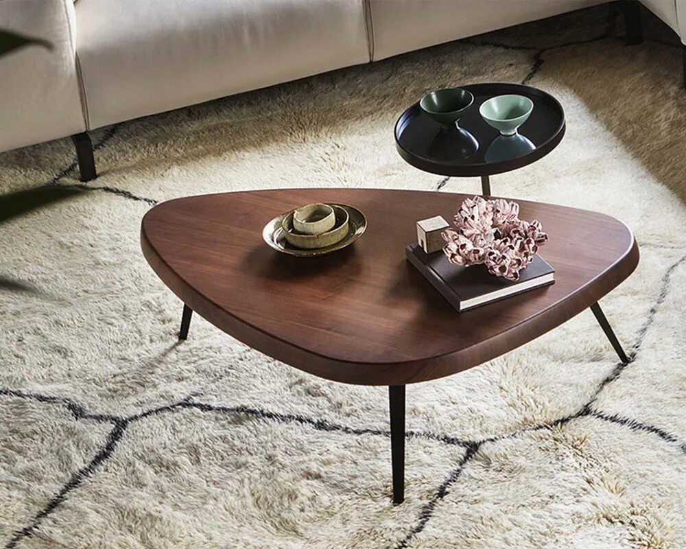 Треугольные столики. Журнальный столик Cassina 9. Стол журнальный Cosmo Charlotte. Cassina Coffee Table. Журнальный столик лёвбаккен.