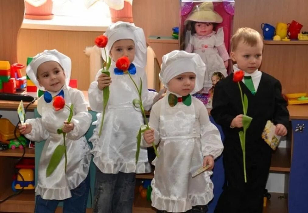 Праздник в садике. Праздники в детском саду. Костюмы для детей в детском саду. Праздники в марте в садике