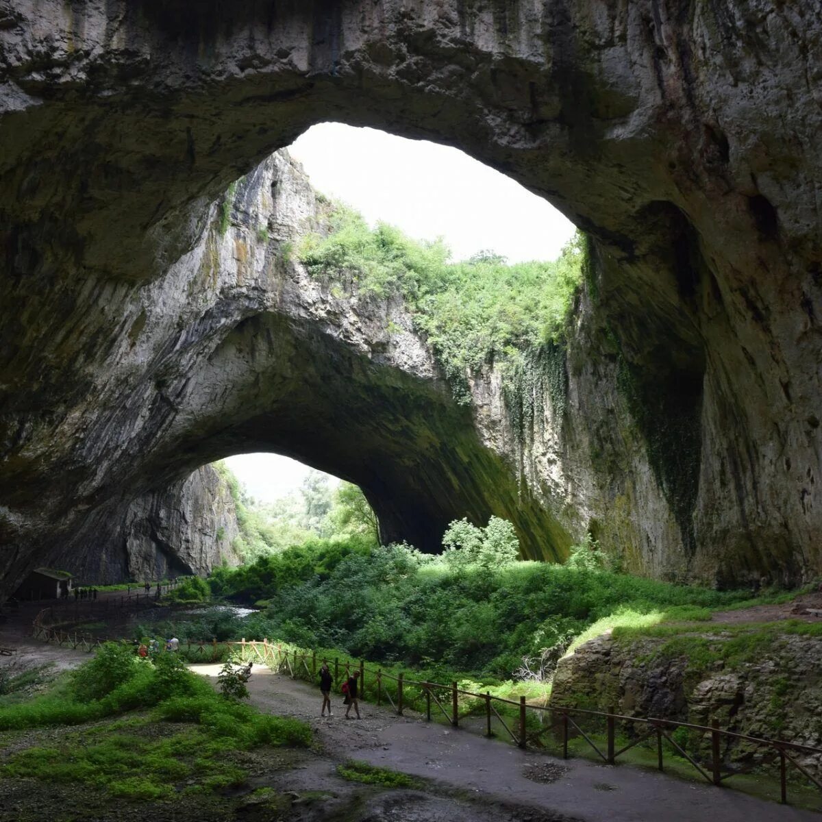 Caves de. Пещера Деветашка Болгария. Грот Фатьма-Коба Крым. Пещера айналы. Алларская пещера.