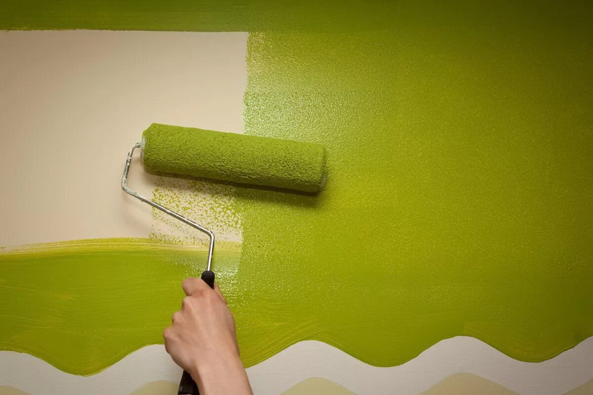 Какой краской можно красить обои. Водоэмульсионная краска для стен. Окрашивание стен. Крашеные стены. Стены Покрашенные водоэмульсионной.