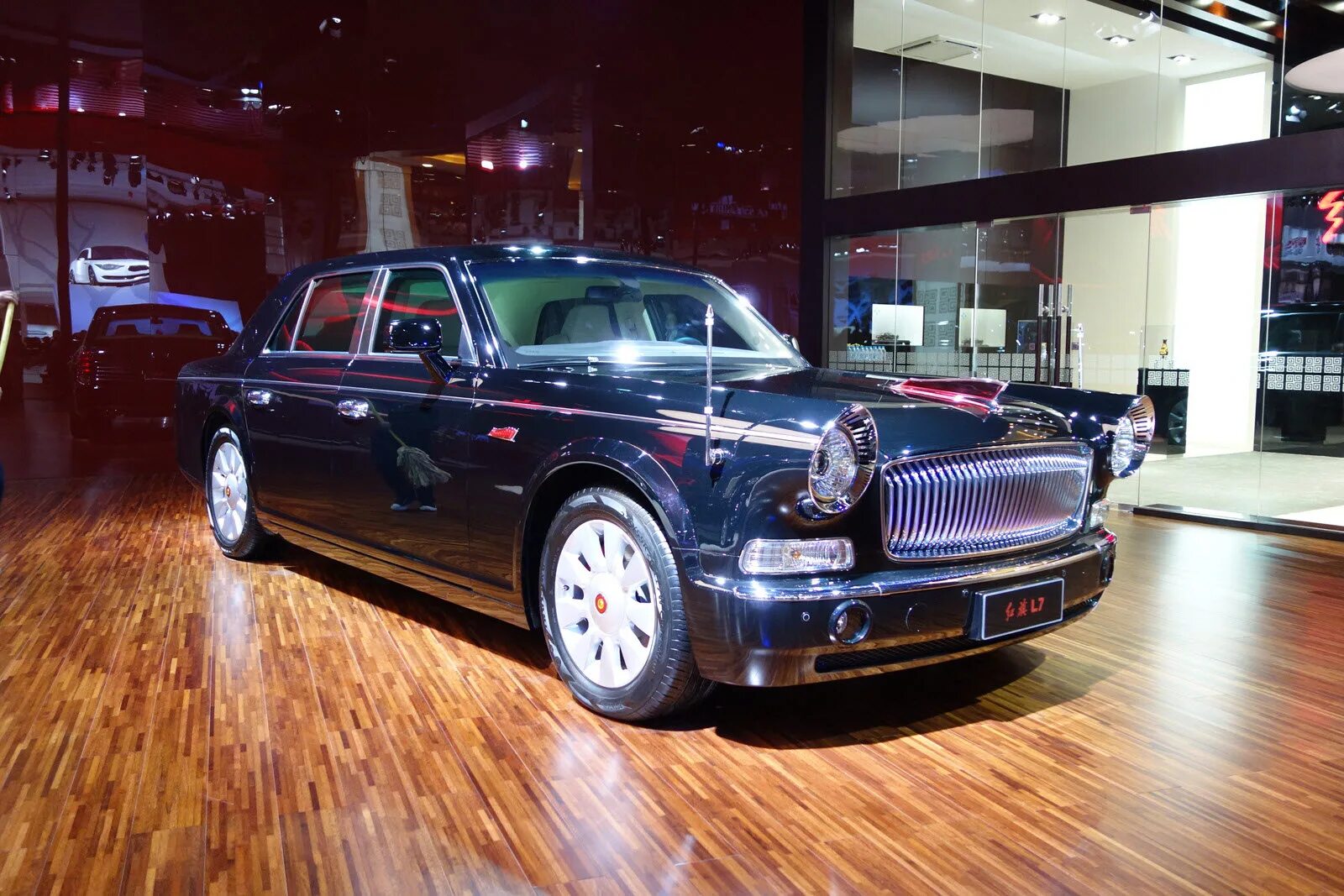 FAW Hongqi l9. Hongqi красное Знамя. Китайский лимузин красное Знамя. Red Flag китайская машина. Тест драйв hongqi