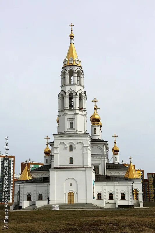 Академический район церковь екатеринбург церковь. Благовещенская церковь святых божиих строителей. Храм в академическом екатеринбург. Храм в академическом екатеринбург. Район академический москва храм.