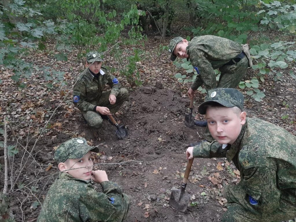 Детская военно спортивная игра. Армейский поход. Армия в походе. Боевой поход. Российский солдат в походе.