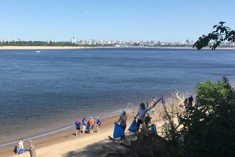 Вода в волге волгоград сегодня. Озеро Ольховое Михайловка Волгоградская область. Парк Волгоград около Волги. Остров в Волгограде на Волге. Волга около Волгограда.