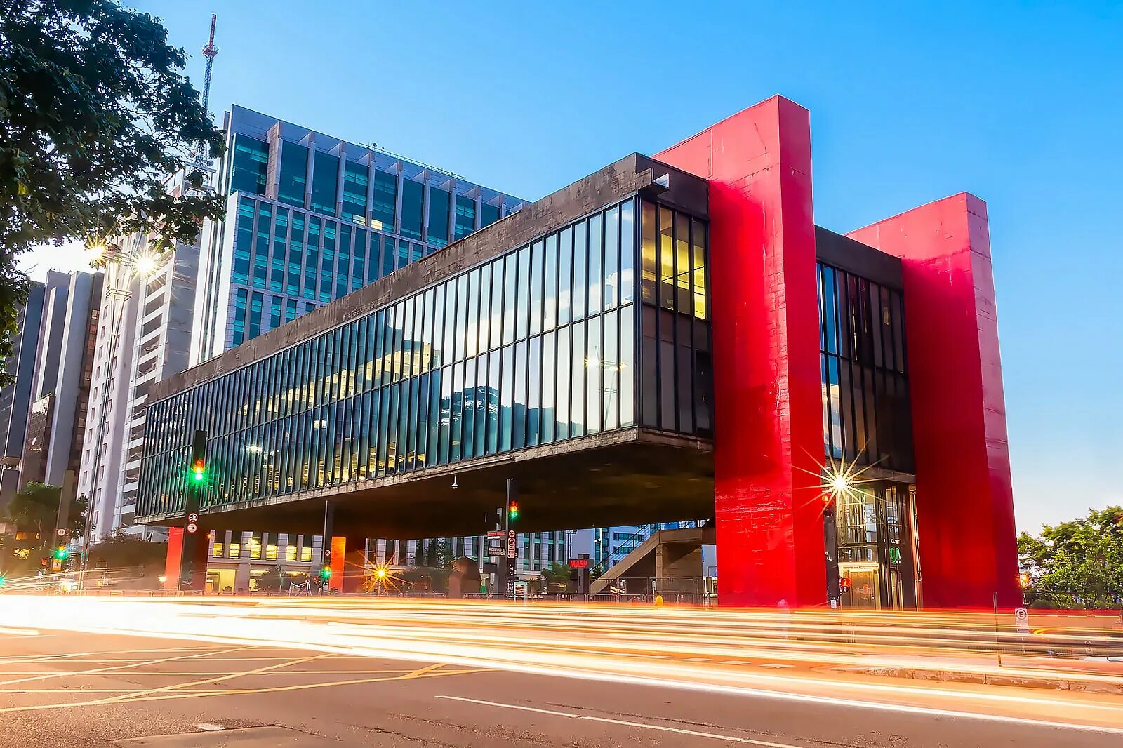 Masp. Музей Паулиста, Brasil, Sáo Paulo. Музей искусства Сан-Пауло Ассис Шатобриан. Музей Паулиста Сан-Паулу интерьер.