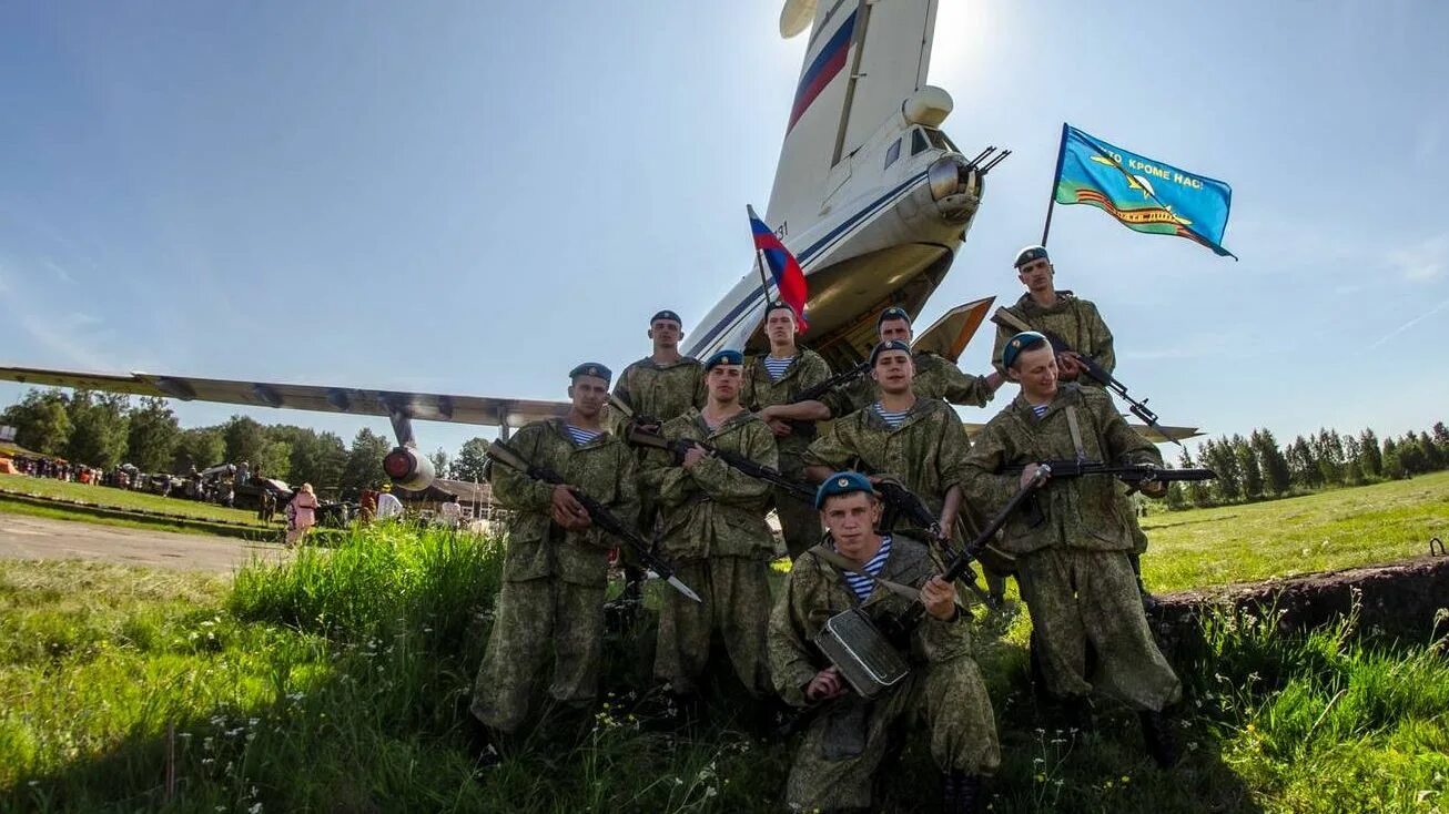 Вдв десантура. Берет десантника. Курсантки рязанского училища вдв. С днем вдв. Десант войска.