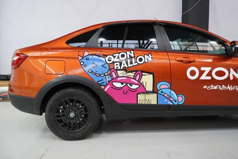 Брендирование авто. Пленка на авто озон. Oracal 970-090. Брендирование авто. Оклейка авто пленкой.