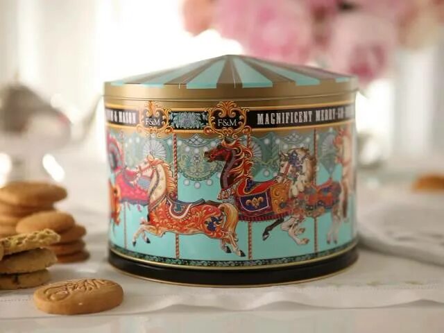 Жестяная коробка карусель. Банка карусель. Банка карусель. Чай черный basilur музыкальная шкатулка рождественская 100 г. Fortnum and mason шкатулка.