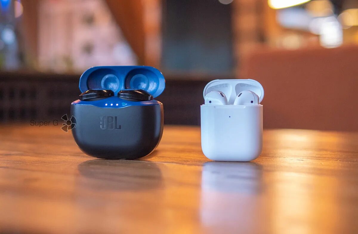 Jbl airpods. JBL 120 TWS. Аирподс JBL. JBL Tune 120 TWS И AIRPODS. Наушники JBL аирподс.