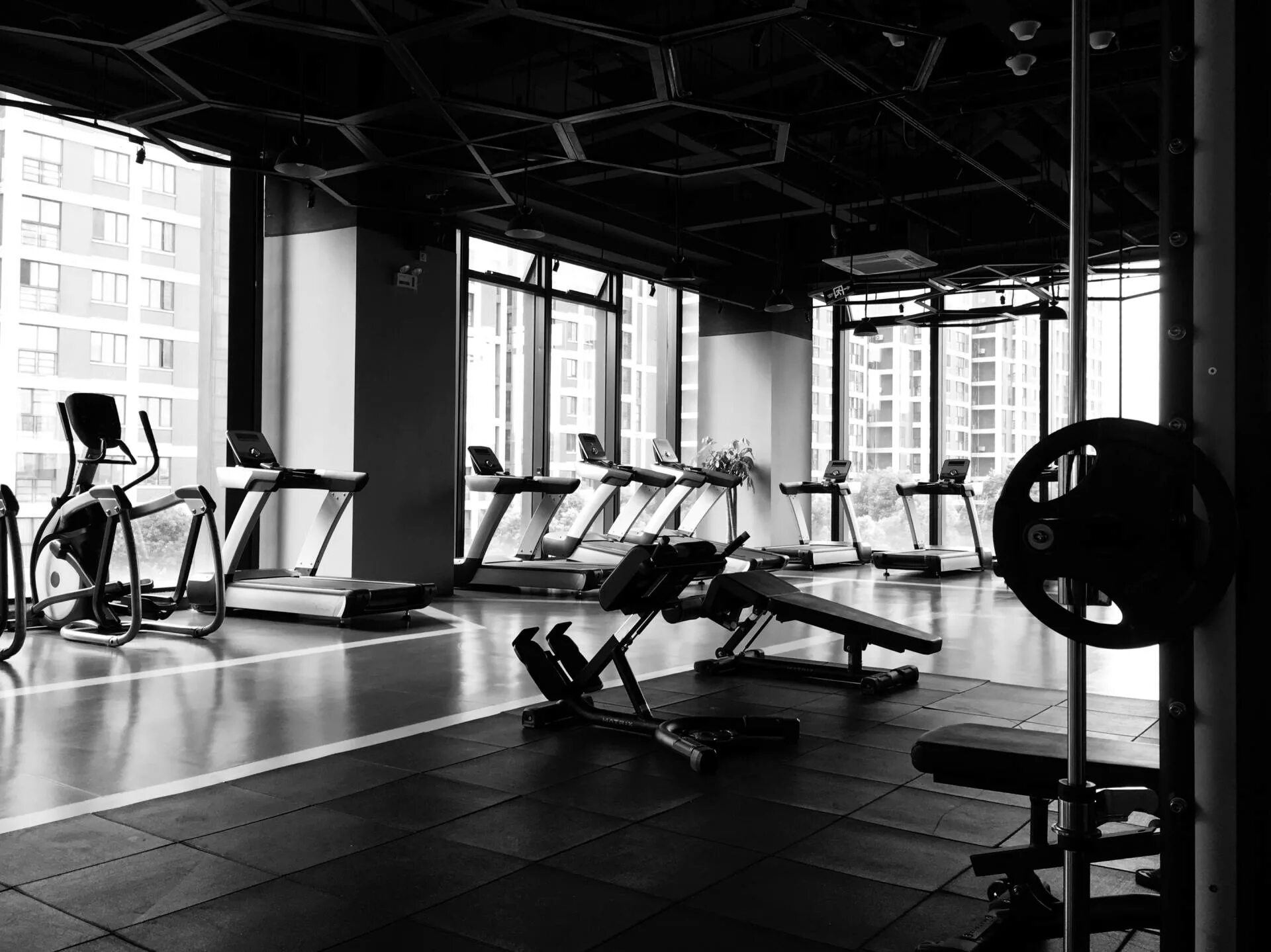 Обои в стиле gym. Спортивный зал. Тренажерный зал. Фитнес зал. Фитнес зал темный.