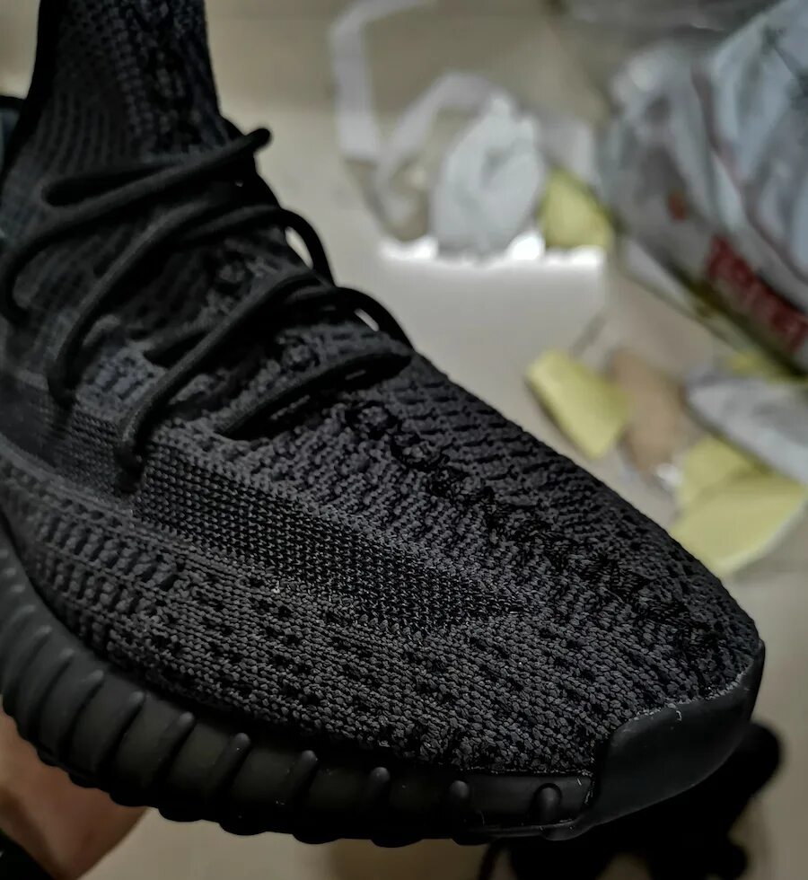 Кроссовки изи оригинал. Adidas Yeezy Boost 350. Adidas Yeezy 350 Black. Adidas Yeezy Boost 350 v2 Black. Adidas Yeezy Boost 350 v2 Black Reflective.