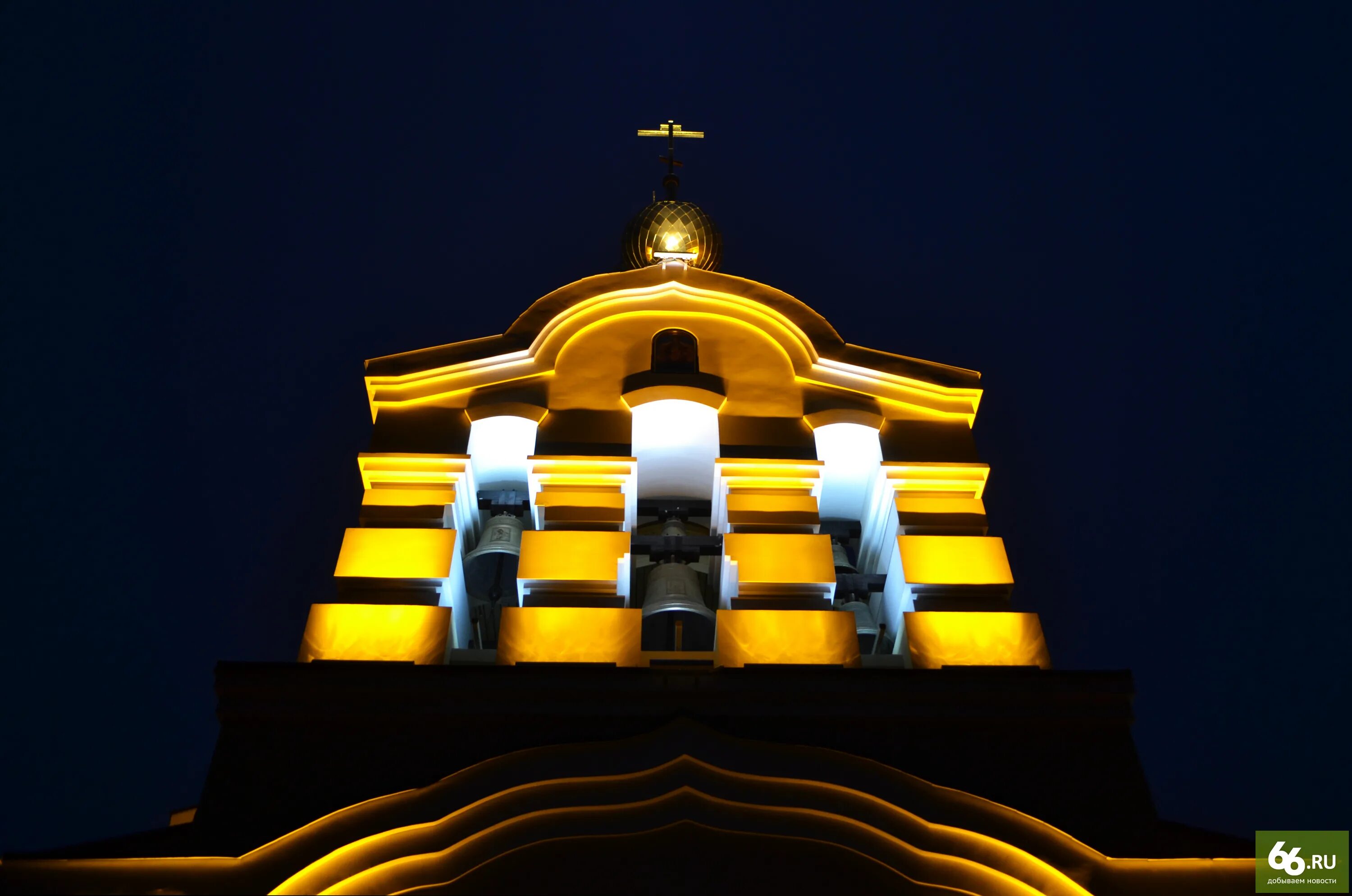 подсветка храма. архитектурное освещение церквей. архитектурная подсветка храма. архитектурная подсветка храма. подсветка храмов.