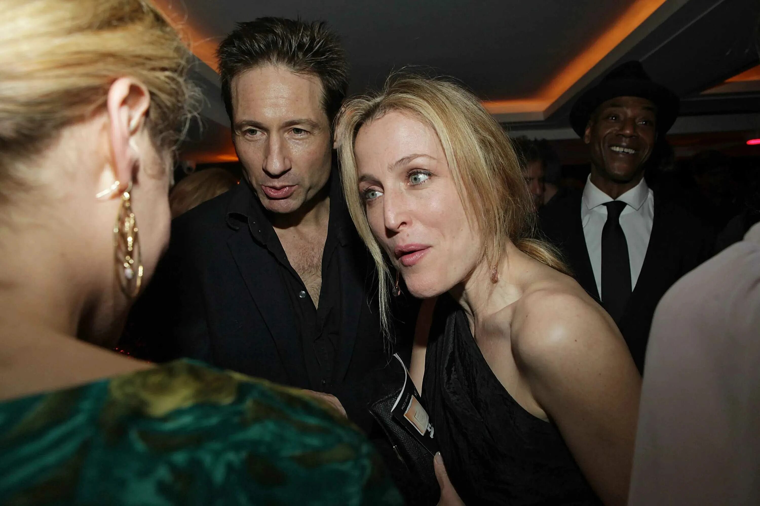 Джиллиан андерсон и дэвид духовны секретные материалы. Дэвид джиллиан андерсон. Дэвид духовны и джиллиан андерсон фото. Gillian anderson and david duchovny. Дэвид джиллиан андерсон.