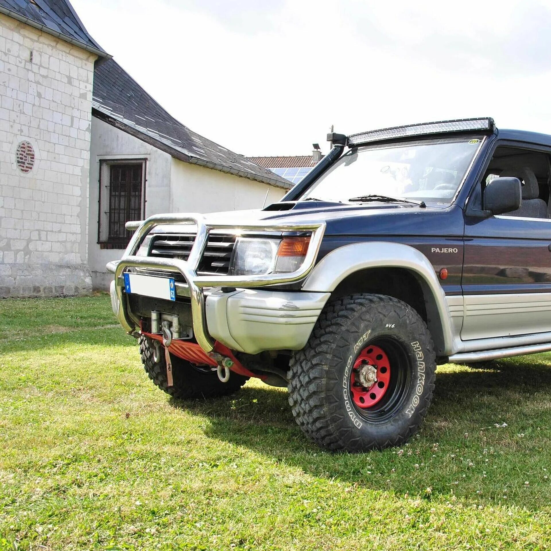 Митсубиси 4х4 купить. Джип Мицубиси Паджеро. Мицубиси Паджеро 4x4. Митсубиси Паджеро 90. Митсубиси Паджеро 4х4 старый.