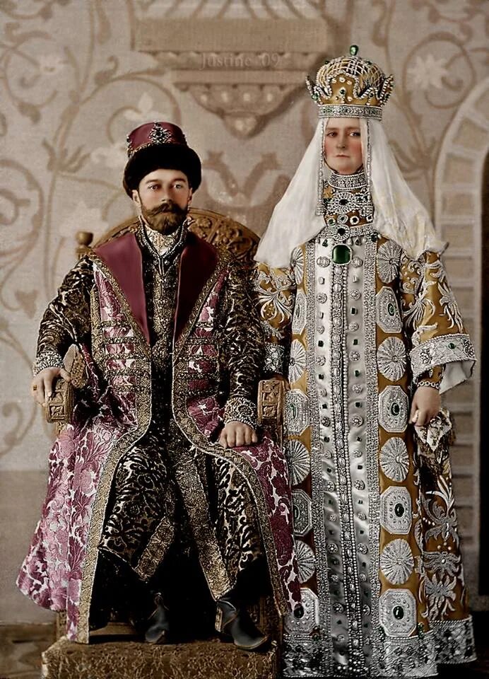 Царские одежды 5 букв. Костюмированный бал Романовых 1903.