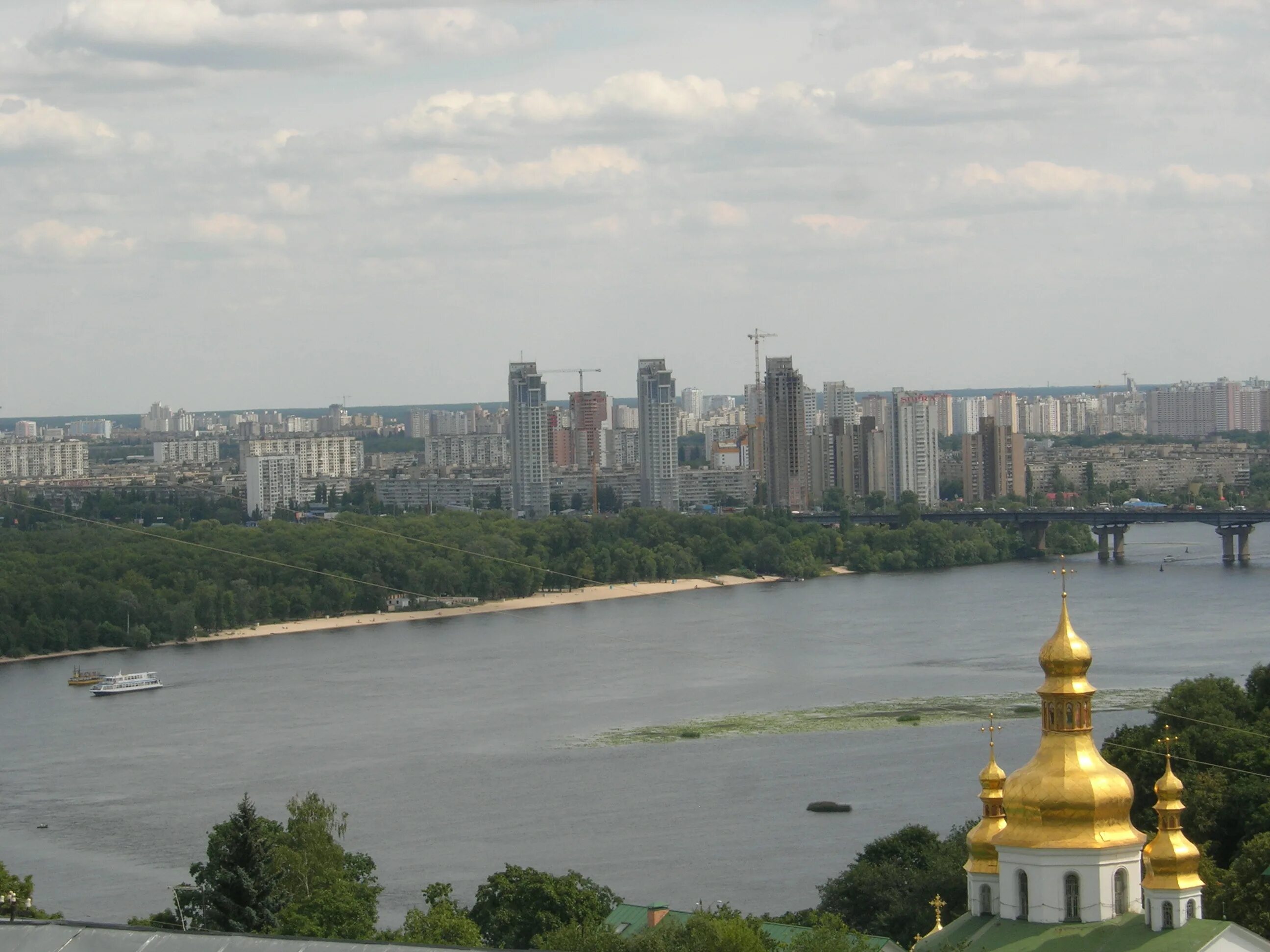 Берег Днепра в Киеве. Киев набережная Днепра. Днипро Киев. Киев столица Украины Днепр.