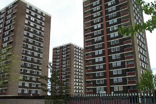 Жилое помещение. High rise block of flats. Flats & council houses в англии. Block of flats. Block of flats фото.