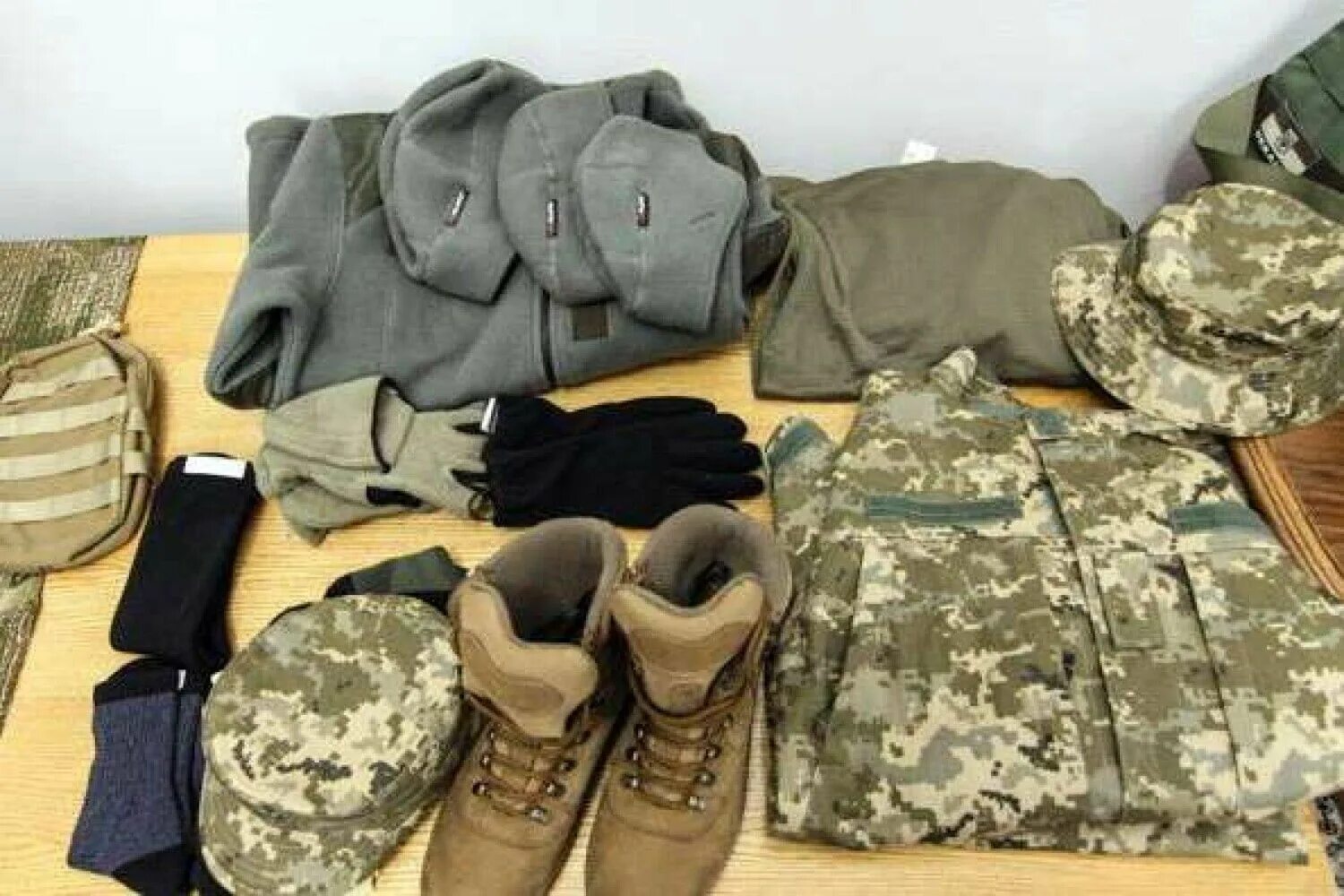 Костюм бзк ратник. Военная экипировка. Костюм вкпо бтк групп. Костюм летний вкпо 2022. Бирки на вещевой склад.