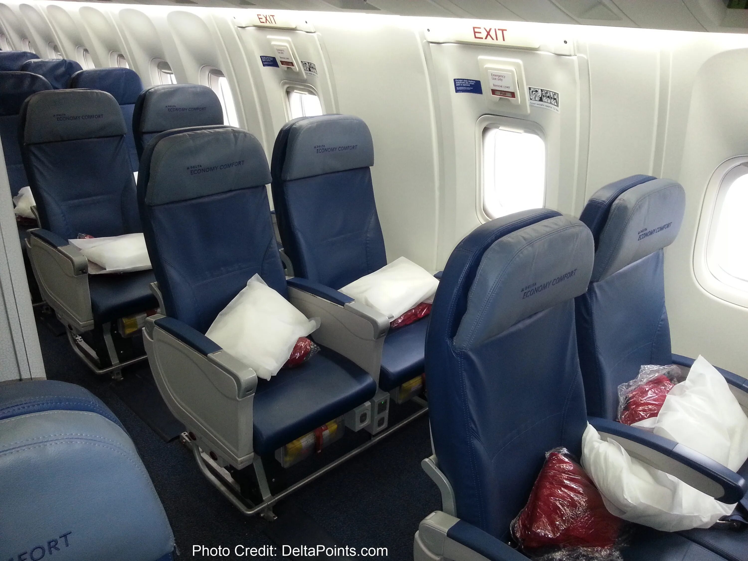 767 300 azur air салон. Салон азура. 767 300 azur air салон. Салон азура. Салон азура.