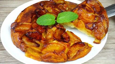 Быстрая шарлотка с яблоками на сковороде простой