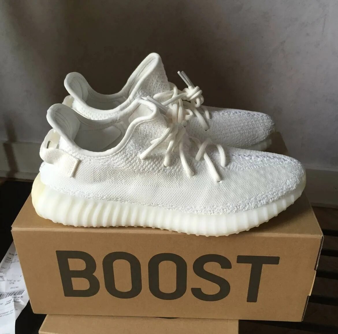 Изи 350 оригинал. Adidas Yeezy Boost 350. Кроссовки адидас ИЗИ буст 350. Adidas Yeezy Boost 350 White. Adidas easy Boost 350 белые.