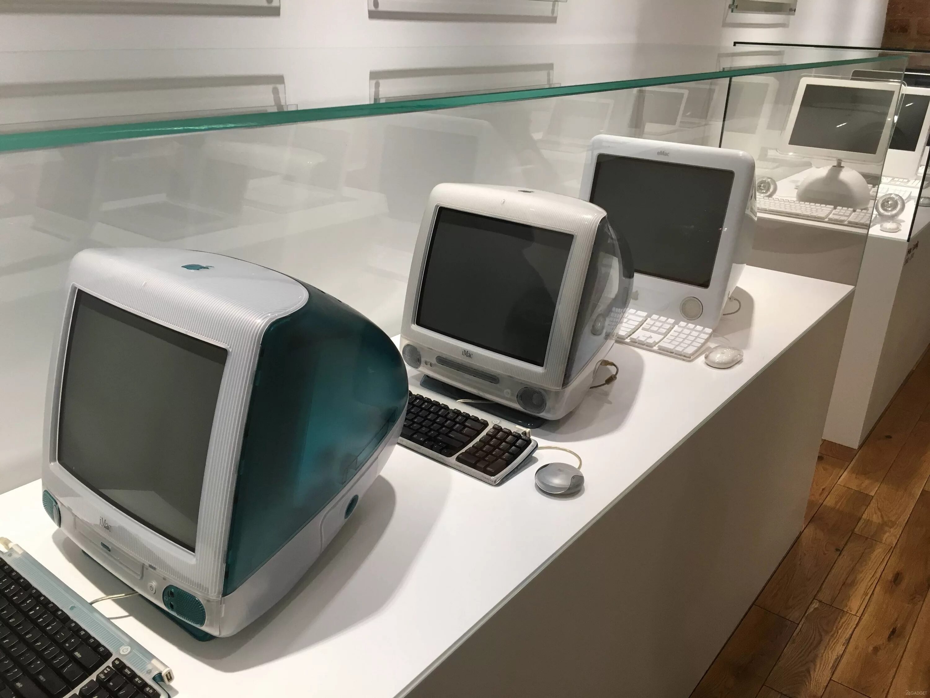 Apple вижу. Imac g3 и джобс. музей эппл. первый компьютер imac. первая продукция apple.